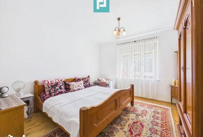 Casă cu 6 camere cu Teren 2029 Mp în Ghioroc - 9