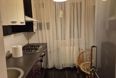 Apartament cu 3 camere semidecomandat în Central - 1