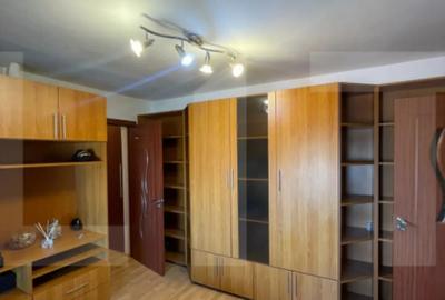 Apartament cu 2 camere semidecomandat, mobilat în Aradului