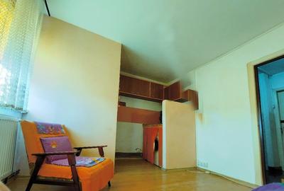 Proprietar  ofer garsoniera mica,  180 euro - 6