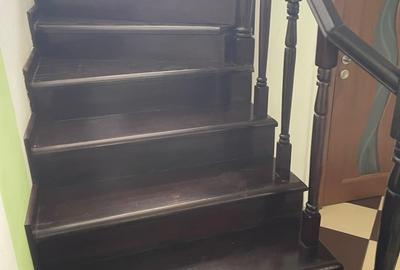 Casă cu 6 camere cu Teren 242 Mp în Central