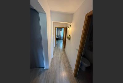 Apartament spațios cu 4 camere de vânzare în Micro 16 - Galați - 7