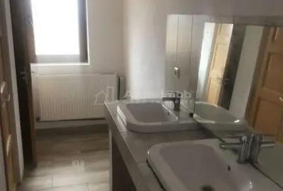 Casă cu 10 camere cu Teren 300 Mp în Cristian - 4