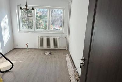 Apartament cu 2 camere semidecomandat în Berceni