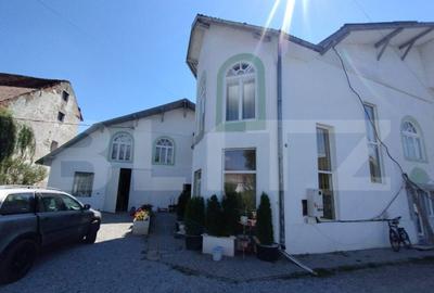 Casă cu 7 camere cu Teren 2900 Mp în Central - 3