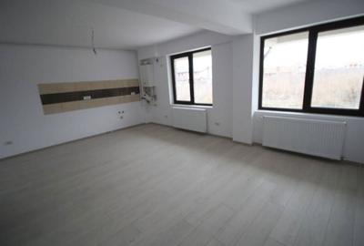 Apartament cu 3 camere semidecomandat în Sud - 8