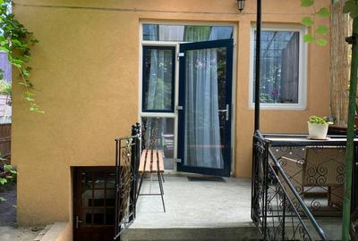 De inchiriat casa cu 3 comere +garaj in 7 Noiembrie - 1