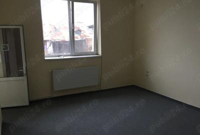 Spațiu comercial, de 25 mp, în Central - 4