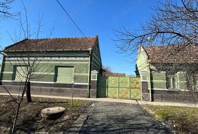 Casă cu Teren 940 Mp în Central