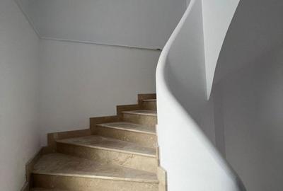 Apartament cu 8 camere în Mitropolie - 18