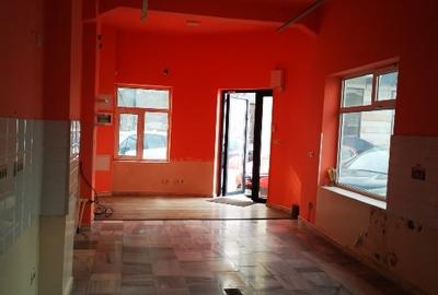 Spațiu comercial, de 49 mp, în P-ța Ovidiu - 5