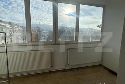 Apartament cu 2 camere decomandat în Cornișa - 2