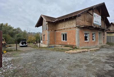 Casa de vanzare sau inchiriere in comuna Forotic pozi?ie centrala - 7