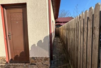 Casă individuală cu 2 camere cu Canalizare în Central - 1