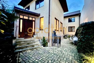Casă individuală cu 5 camere cu Canalizare în Domenii - 1