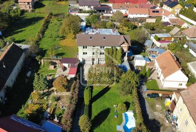 Casă individuală cu 10 camere cu Canalizare în Central - 4