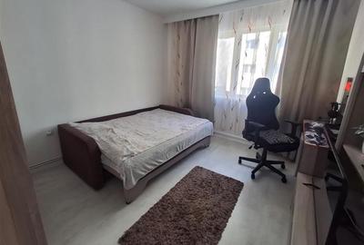 Apartament cu 3 camere decomandat în Vasile Aaron - 2