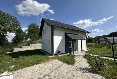 Casă cu 6 camere în Dobrotu - 8