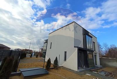 Casă cu 5 camere cu Teren 215 Mp în Cârcea - 1