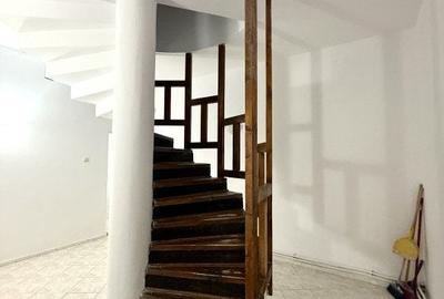 Casă individuală cu 7 camere cu Canalizare în Girocului - 4