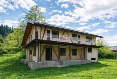 Casă cu 9 camere cu Teren 884 Mp în Moieciu - 16