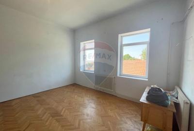 Casă individuală cu 3 camere cu Canalizare în Central - 4