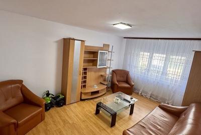 Apartament cu 3 camere decomandat în Central - 1
