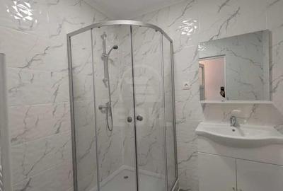 Apartament cu 4 camere semidecomandat în Central