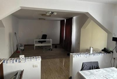 Casă cu 5 camere cu Teren 300 Mp în Central