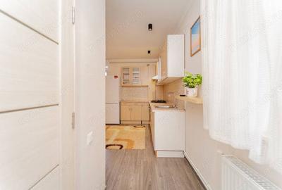 Garsonieră decomandată în Apărătorii Patriei