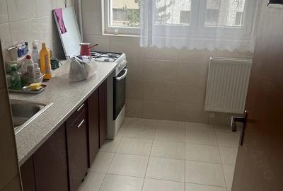 Apartament cu 3 camere semidecomandat în Drumul Taberei