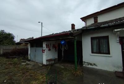 Casă cu 5 camere cu Canalizare în Central - 11
