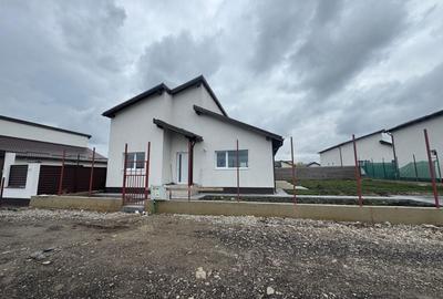 Casă individuală cu 3 camere cu Canalizare în Sânpetru - 9