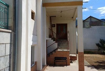 Casă cu 6 camere în Central - 1