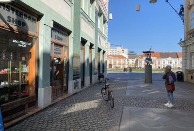 Spațiu comercial, de 33 mp, în P-ța Unirii