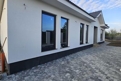 Casă cu 4 camere cu Teren 750 Mp în Central - 2