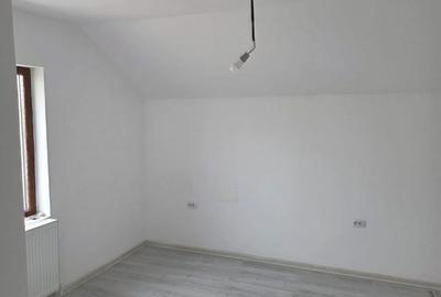 Casă cu 4 camere în Strejnicu - 8