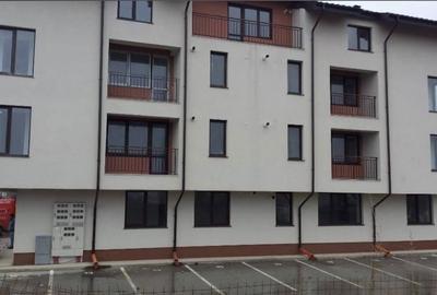 Apartament cu 3 camere semidecomandat în Sud