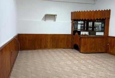 Casă cu 13 camere cu Canalizare în Cățelu - 1