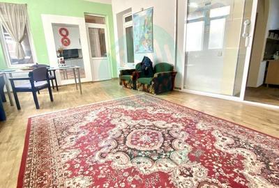 Apartament cu 5 camere semidecomandat, mobilat în Dacia