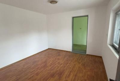 Casă cu 4 camere în Central - 1