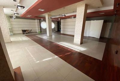 Inchiriere cladire 750 mp. - birouri, alimentatie publica - 6000 EUR - 2