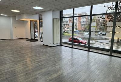 Spațiu comercial, de 122 mp, în Central - 7