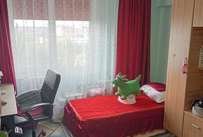 Apartament cu 3 camere decomandat în Rahova - 2