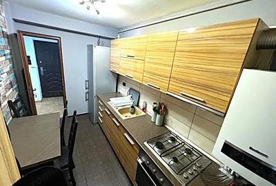 Apartament ETAJ 2 cu 3 camere complet renovat si utilat LA CHEIE - 1