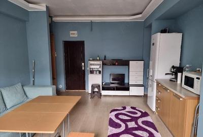 Apartament cu 2 camere decomandat în Km 5 - 1