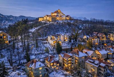 Casă individuală cu 8 camere cu Canalizare în Central - 34