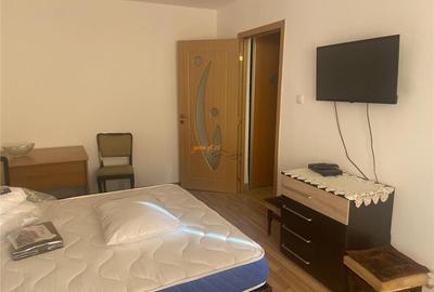 Garsoniera , zona B-dul Independentei , et 2 , 32 mp , decom - 6