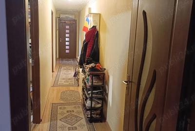 Apartament cu 3 camere decomandat în Dâmbovița - 1