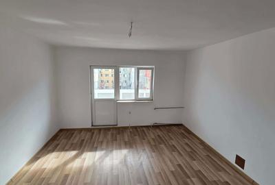 Apartament cu 3 camere decomandat în Central - 1